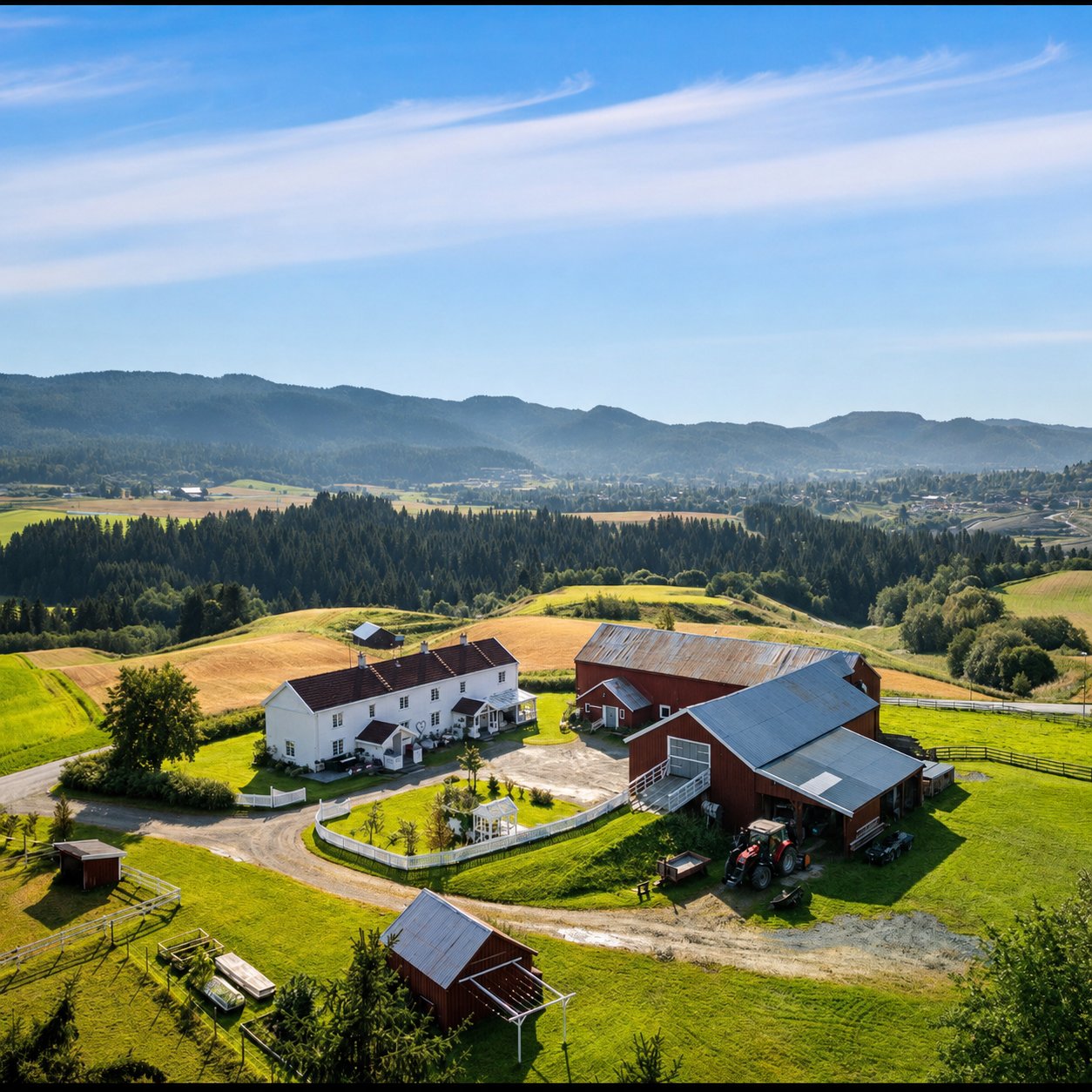 Ner-Osen Gård sett fra lufta, med dalen og fjella i bakgrunnen